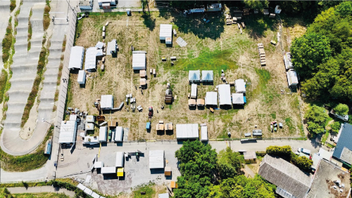 eventausstattung-fuer-veranstaltungen-aufbau-von-oben
